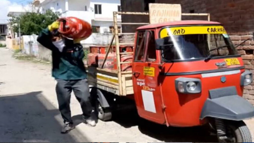 Ujjwala Free Gas Cylinders delivery